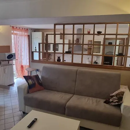 Deby House Apartment Oggebbio